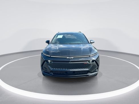 Used 2024 Chevrolet Equinox EV RS FWD image 3