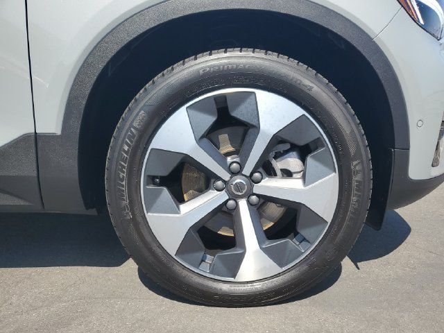 Used 2024 Volvo XC40 B5 Plus w/ Protection Package Premier AWD/4WD image 6