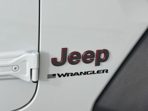 Used 2025 Jeep Wrangler Unlimited Rubicon AWD/4WD image 33