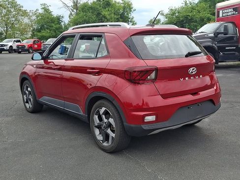 Used 2023 Hyundai Venue Limited FWD image 9
