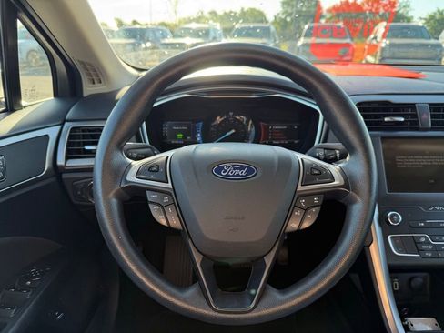 Used 2018 Ford Fusion SE w/ Fusion SE Technology Package FWD image 13