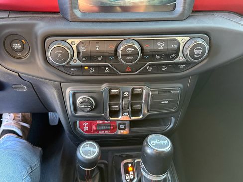 Used 2019 Jeep Wrangler Unlimited Rubicon w/ Dual Top Group image 21