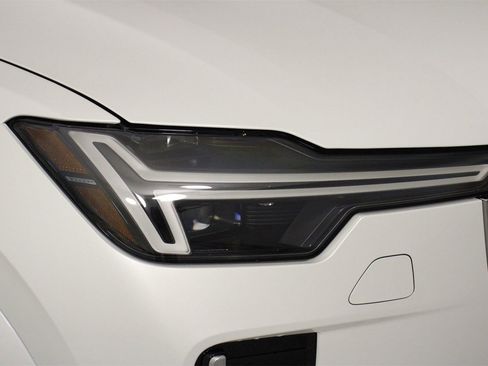 New 2025 Volvo XC90 B6 Plus image 14