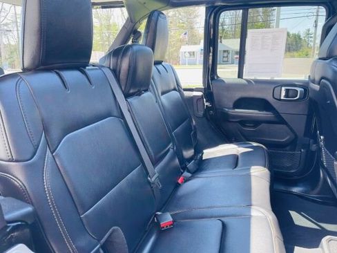 Used 2024 Jeep Wrangler Unlimited Sahara w/ Technology Group AWD/4WD image 16