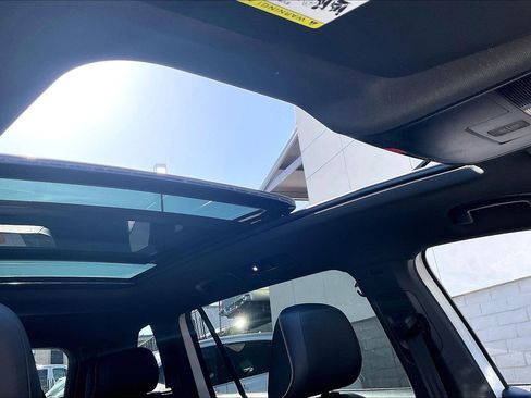 Certified 2022 Volkswagen Tiguan SE R-Line FWD image 29