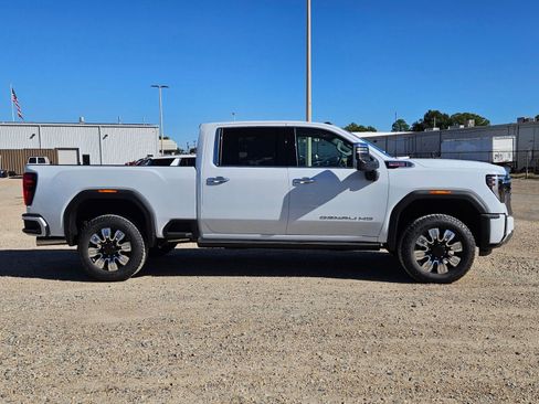 New 2026 GMC Sierra 2500 Denali w/ Denali Reserve Package image 7