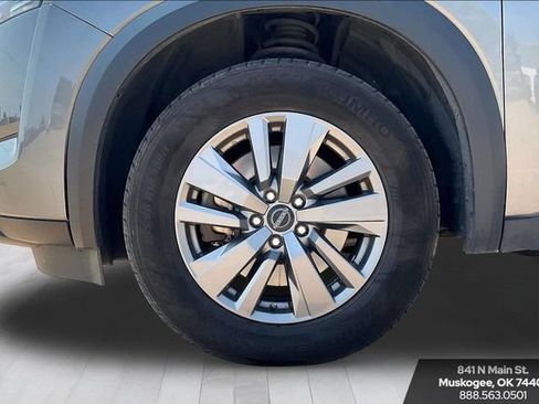Used 2025 Nissan Pathfinder SV AWD/4WD image 33