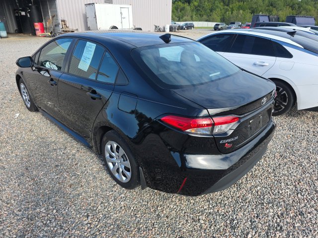 Used 2025 Toyota Corolla LE FWD image 4