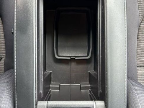 Used 2023 Toyota Highlander LE AWD/4WD image 25