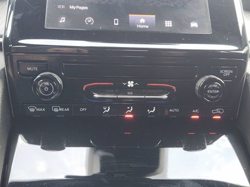 Used 2025 Jeep Grand Cherokee Laredo X RWD image 22