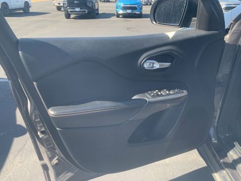 Used 2016 Jeep Cherokee Sport AWD/4WD image 10