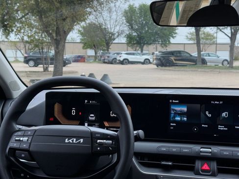 Used 2025 Kia K4 LXS image 35