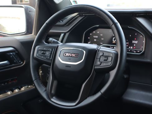 Used 2024 GMC Sierra 1500 AT4 w/ Technology Package AWD/4WD image 18