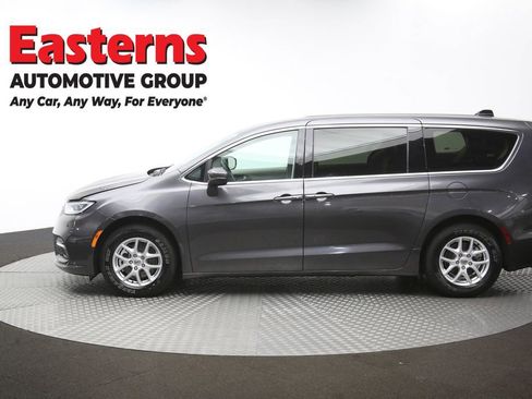 Used 2023 Chrysler Pacifica Touring-L FWD image 61