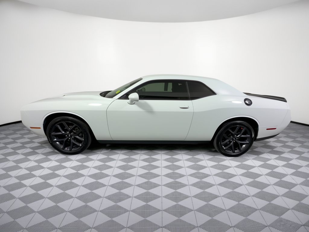 Used 2019 Dodge Challenger SXT w/ Blacktop Package RWD image 2