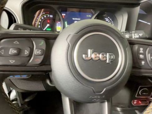 Used 2024 Jeep Wrangler Unlimited AWD/4WD image 24
