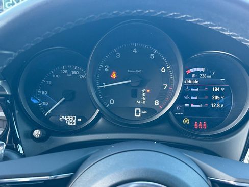 Certified 2022 Porsche Macan image 24