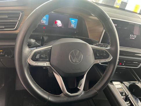 Used 2025 Volkswagen Atlas SE image 30