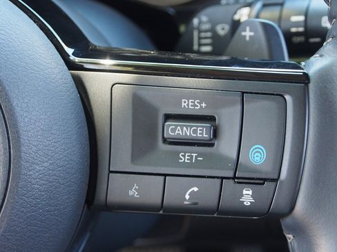Used 2024 Nissan Pathfinder SL w/ Black Appearance Package AWD/4WD image 27