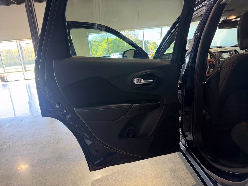 Used 2014 Jeep Cherokee Latitude w/ Cold Weather Group AWD/4WD image 16