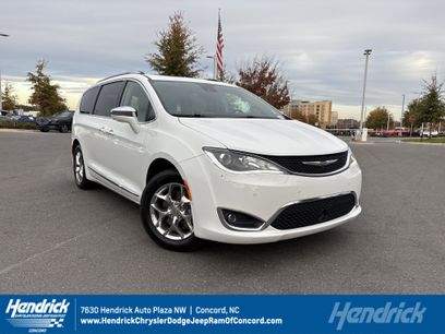 Used 2017 Chrysler Pacifica Limited w/ UConnect Theater Package