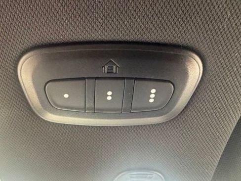 Used 2024 Jeep Compass Latitude w/ Convenience Group AWD/4WD image 25