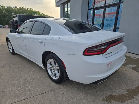 Used 2018 Dodge Charger SXT image 9