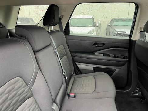 Used 2025 Nissan Pathfinder SV FWD image 40
