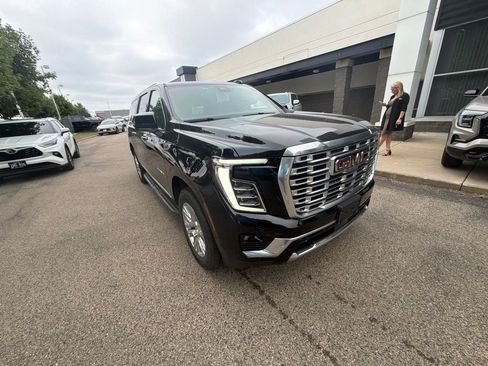 Used 2025 GMC Yukon XL Denali AWD/4WD image 11