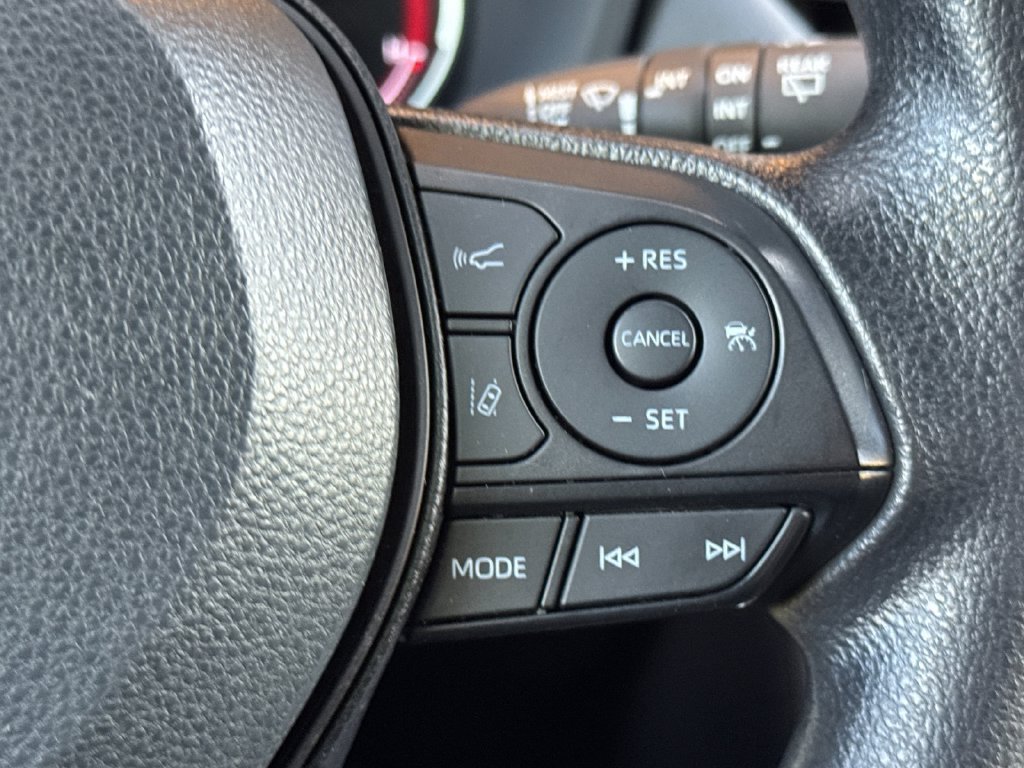 Used 2024 Toyota RAV4 XLE FWD image 31