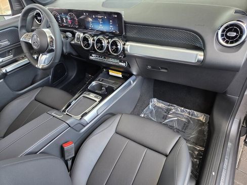 New 2026 Mercedes-Benz GLB 250 image 18
