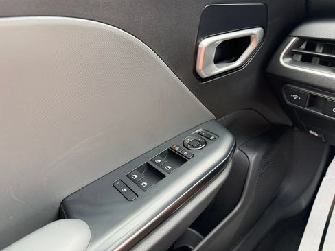 Used 2025 Kia K4 FWD image 25
