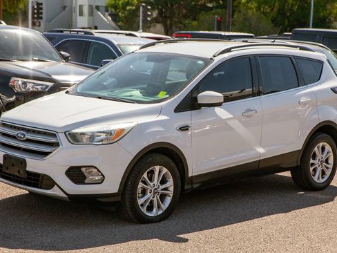 Used 2018 Ford Escape SE w/ SE Sync 3 Package FWD image 9