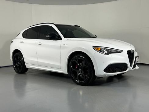 Used 2023 Alfa Romeo Stelvio Veloce AWD/4WD image 1