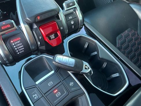 Used 2019 Lamborghini Urus image 28