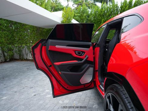 Used 2019 Lamborghini Urus image 36