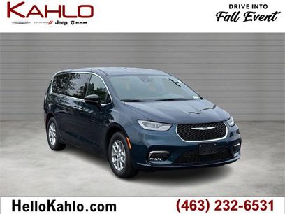 New 2025 Chrysler Pacifica Select