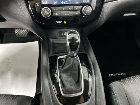 Used 2020 Nissan Rogue SV AWD/4WD image 17