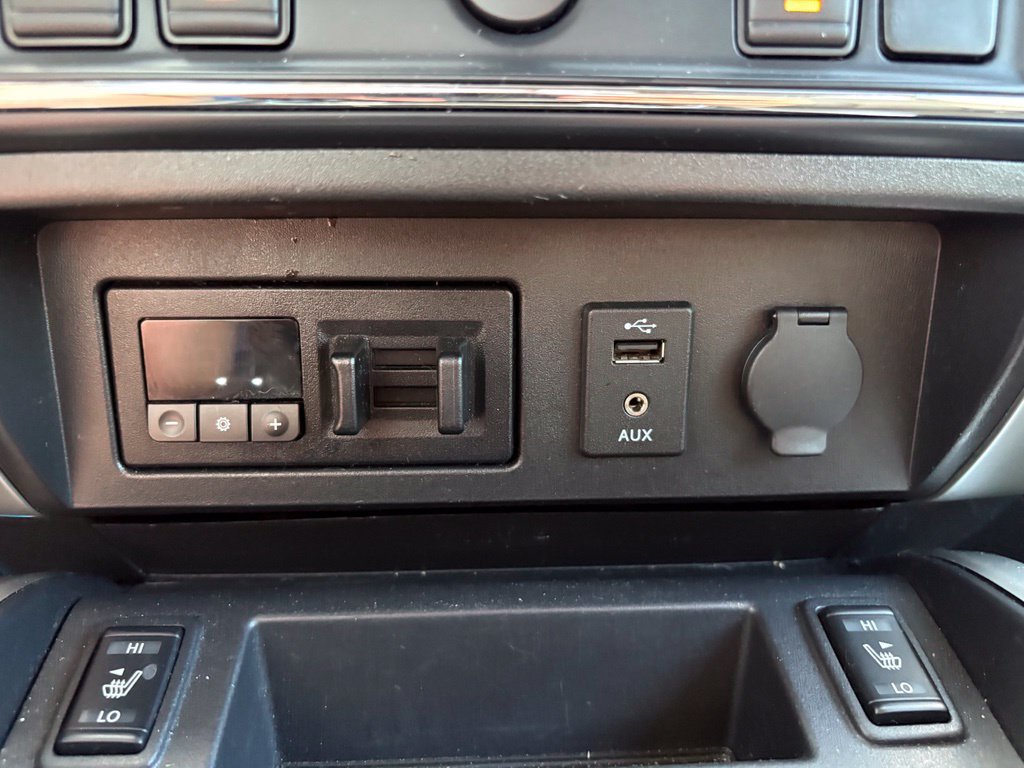 Used 2017 Nissan Titan SL AWD/4WD image 21