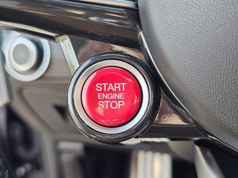 Used 2023 Alfa Romeo Giulia Quadrifoglio image 29