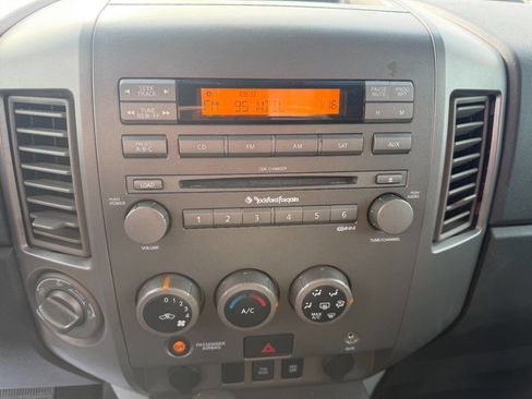 Used 2004 Nissan Titan LE w/ (Tow) Big Tow Pkg image 22