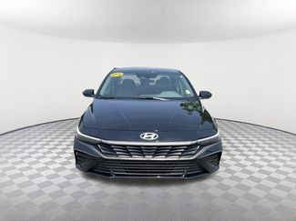 Used 2025 Hyundai Elantra SE video 2