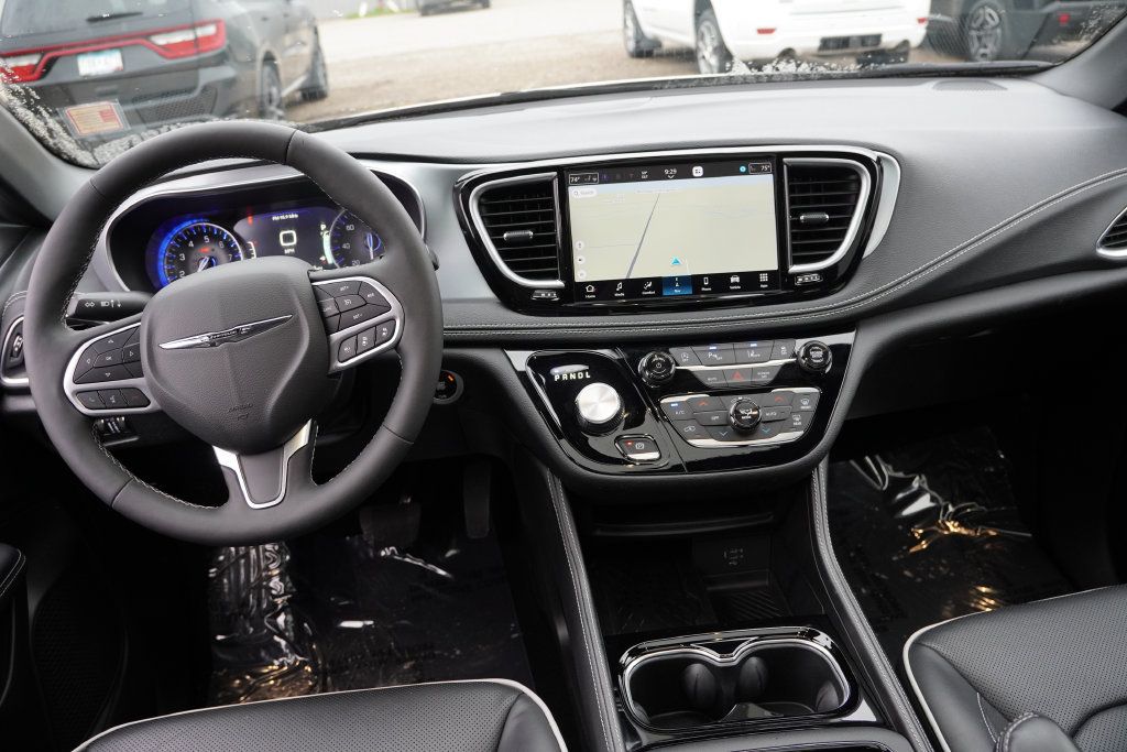 Certified 2026 Chrysler Pacifica Limited FWD image 20