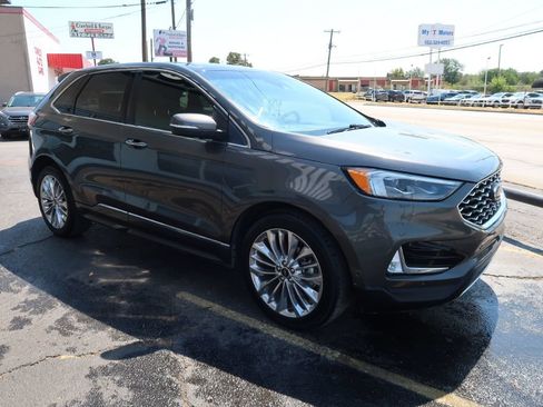 Used 2020 Ford Edge Titanium w/ Equipment Group 301A FWD image 3