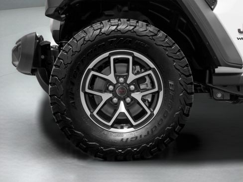 Used 2024 Jeep Wrangler Unlimited Rubicon AWD/4WD image 46