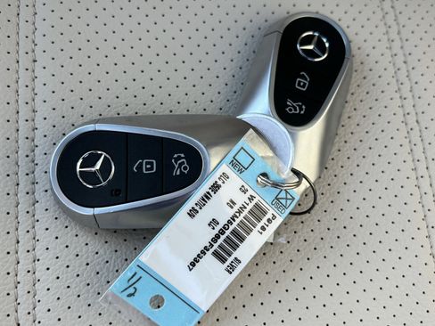 Used 2025 Mercedes-Benz GLC 350e 4MATIC image 38
