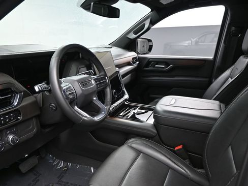 Used 2025 GMC Yukon Denali image 8