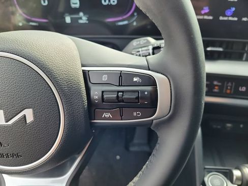 Used 2025 Kia Sportage EX FWD image 23