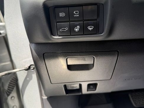 Used 2021 Toyota Highlander Limited FWD image 17