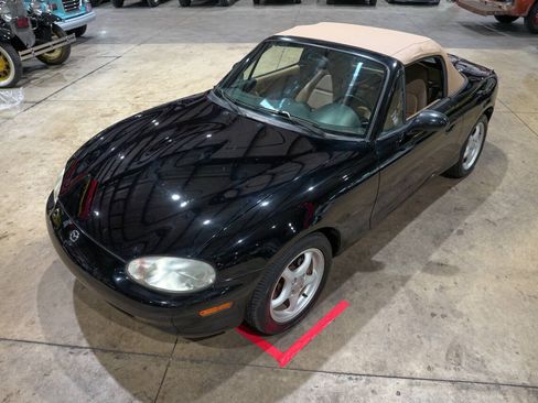 Used 1999 MAZDA MX-5 Miata RWD image 29